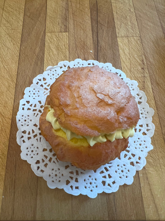 Lemon Cream Puff